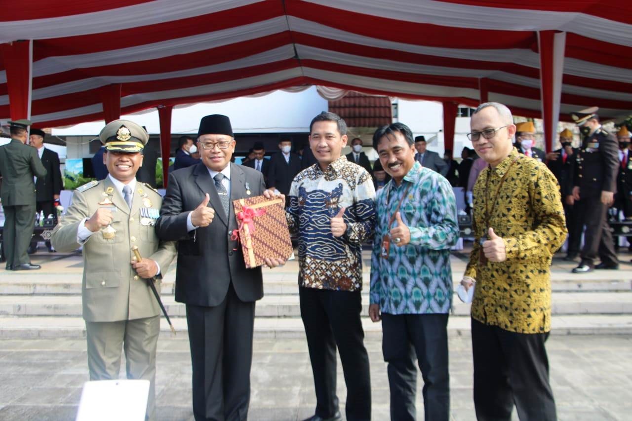 penyerahan-naskah-hibah-kantor-bps-kepada-pemprov-ntb